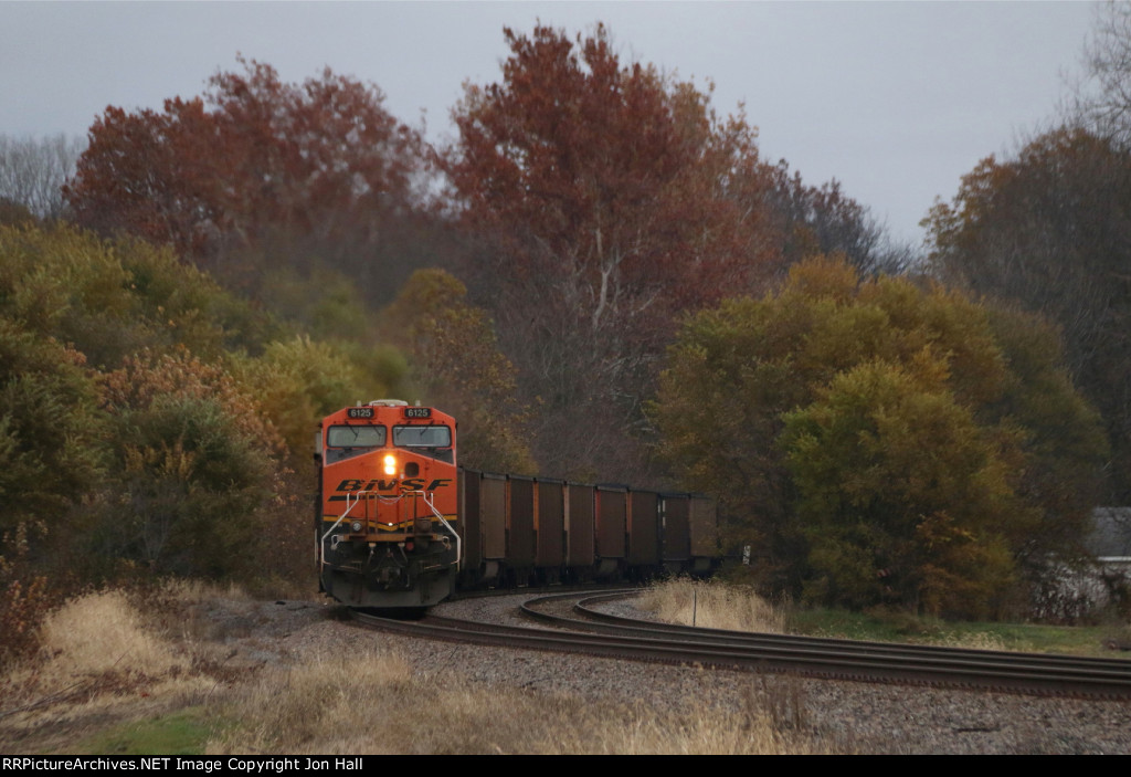 The rear of C-NAMCNT rolls away in to the climb out of the Mississippi River valley